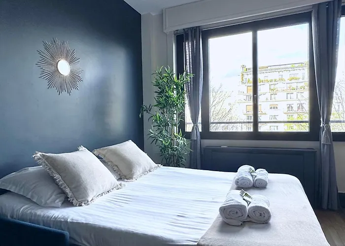 Stylish Apartment With A Balcony In Paris