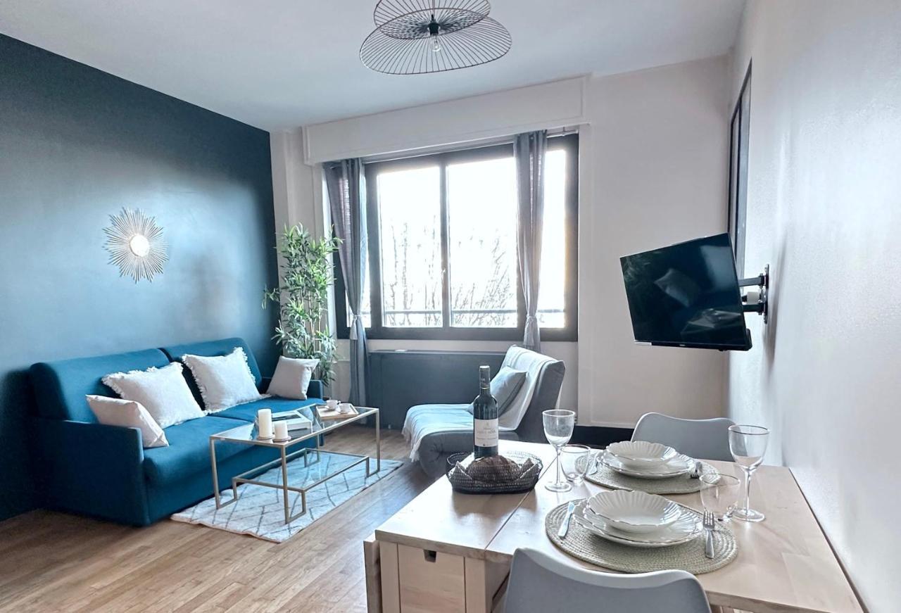 Stylish With A Balcony In Apartment
