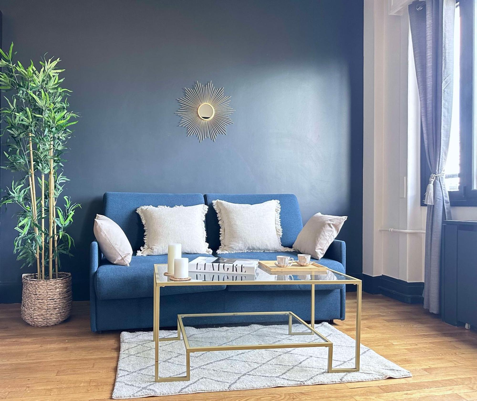 Stylish With A Balcony In Apartment Paris