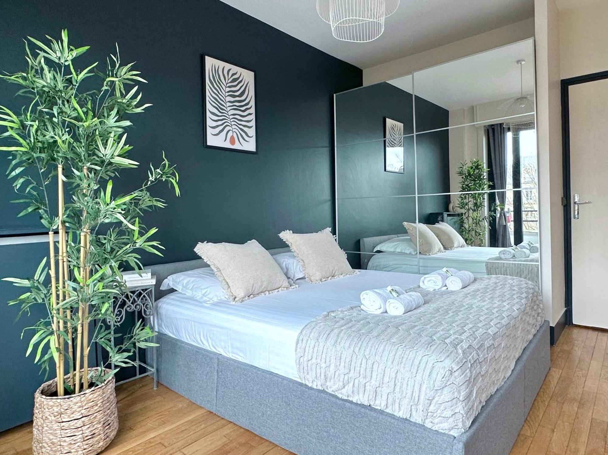 Stylish With A Balcony In Paris